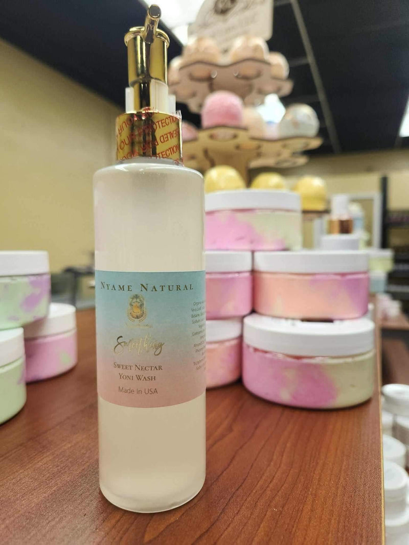 Sweet Yonie Wash bottle alongside pastel jars, promoting freshness with organic ingredients and a Yummy Strawberry Creamy scent.
